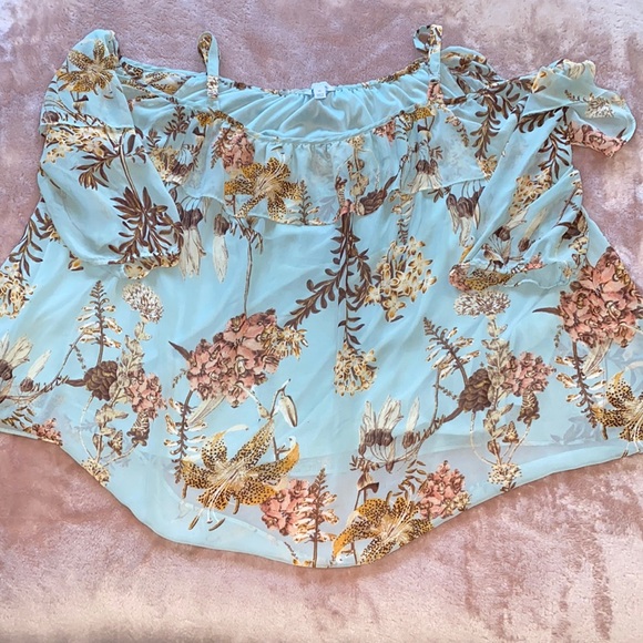 Boutique Off The Shoulder Blouse - Picture 1 of 6